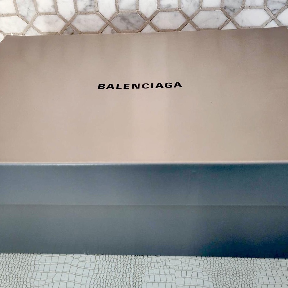 NEW Rare Distressed Look NWT in Box Size 41EU Balenciaga Triple S Triple Black. - Picture 13 of 15